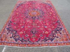 AN ORIENTAL RUG - 315 X 225 CM