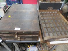 A VINTAGE SIX DRAW CHEST OF ASSORTED PRINTING BLOCKS IN DIFFERENT TYPE FACING AND THREE ASSORTED