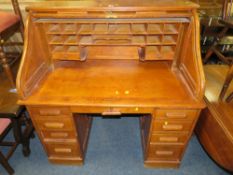 AN ANTIQUE OAK ROLL TOP DESK W-127 CM