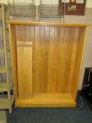 A MODERN SET OF OAK OPEN BOOKSHELVES 158 X 216 CM