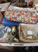 A TRAY OF VINTAGE GAMES ETC TO INCLUDE A BOXED BAYKO BUILDING SET WITH INSTRUCTIONS, PIN BADGES