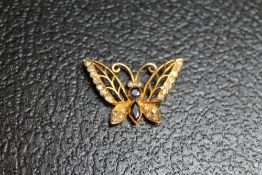 A NOVELTY YELLOW METAL SAPPHIRE AND DIAMOND PENDANT IN THE FORM OF A BUTTERFLY, approx weight 1.