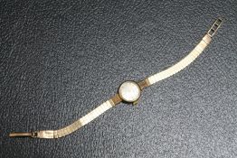 A HALLMARKED 9 CARAT GOLD ROAMER WRIST WATCH, approx weight 17.6g, Dia 1.75 cm