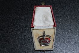 A HALLMARKED SILVER CORONATION 'CROWN' BROOCH, with red enamel detail and in original fitted box,