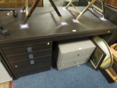 A MODERN BROWN SINGLE PEDESTAL OFFICE DESK W- 140CM