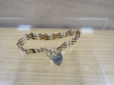 A HALLMARKED 9 CARAT GOLD GATE BRACELET approx weight 6.9g