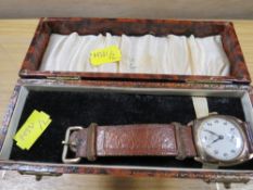 A 9 CARAT GOLD VINTAGE RECORD WRIST WATCH