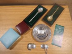 TWO SMALL ARMADA STYLE DISHES TOGETHER WITH TWO HALLMARKED SILVER DECANTER LABELS, TWO HALLMARKED