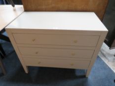 A MODERN THREE DRAWER CHEST W-90CM