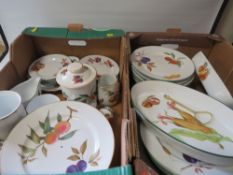 TWO TRAYS OF ROYAL WORCESTER EVESHAM BALE AND EVESHAM