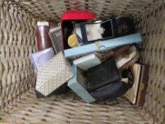 A BASKET OF ASSORTED COLLECTABLE'S TO INCLUDE POCKET KNIVES, WEDGWOOD JASPERWARE CUFFLINK'S,