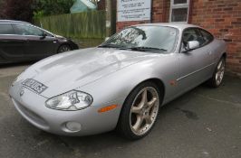 A 2002 SILVER 4L PETROL JAGUAR XK8 LJ02 UGS - TWO KEYS, NO LOG BOOK, MOT EXPIRED 12/07/2023, LAST