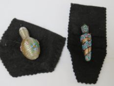 TWO 19TH CENTURY VENETIAN GLASS SCENT BOTTLES, 5.5 x 6 cm