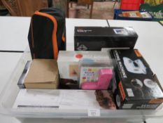 A TRAY OF ELECTRICAL ITEMS TO INCLUDE BOXED WAHL HAIR CURLING BRUSH, BOXED TEN TATENT HAIR CURLING