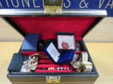 A JEWELLERY BOX AND CONTENTS TO INCLUDE WATCHES, COSTUME JEWELLERY ETC