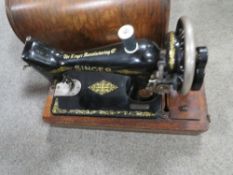 A VINTAGE CASED SINGER SEWING MACHINE NUMBER F684982