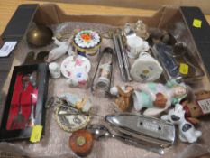 A TRAY OF COLLECTABLES TO INCLUDE PIN CUSHION DOLL, SUGAR TONGS, COALPORT MINI CUP AND SAUCER PARKER