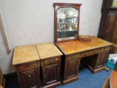 AN EDWARDIAN TWIN PEDESTAL DRESSING TABLE ALONG WITH TWO PEDESTALS AND SEPARATE MIRROR (4)