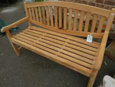 A NEW / OLD STOCK HARDWOOD GARDEN BENCH