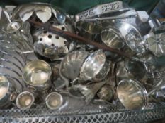 TWO TRAYS OF ASSORTED SILVER PLATED WARE TO INCLUDE A FOUR PIECE TEA SERVICE, GALLERY SERVING TRAY
