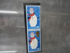 QEII U/MINT 1966 CHRISTMAS 1/6D, gold on Queens head omitted on the top stamp