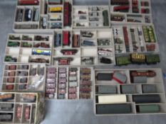 A TRAY OF MIXED SCALE ROLLING STOCK AND STEAM LOCOMOTIVES, to include some 00 gauge