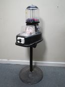 A BEAVER SHOOTING HOOP GUMBALL VENDING MACHINE ON STAND, black finish, with key, H 112 cm