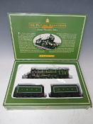 A BOXED HORNBY 00 GAUGE LIMITED EDITION FLYING SCOTSMAN SET R075