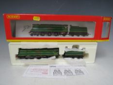 A BOXED HORNBY OO GAUGE SCALE STEAM LOCOMOTIVE WITH TENDER, West Country class 'Clovelly' BR 4-6-