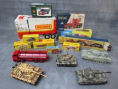 A TRAY OF MIXED BOXED / UNBOXED DIE CAST VEHICLES, to include boxed vintage Matchbox Fruehauf hopper