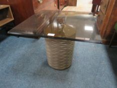 A MODERN GLASS TOPPED LAMP TABLE