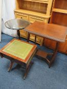 A GEORGIAN MAHOGANY PEDESTAL TABLE WITH TWO OCCASIONAL TABLES (3)