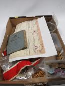 A TRAY OF ASSORTED MILITARY BADGES, BUTTONS AND COLLECTABLE'S