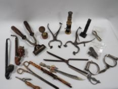 A TRAY OF COLLECTABLE'S TO INCLUDE GEORGIAN SUGAR CUTTERS ETC