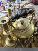 A TRAY OF ASSORTED METAL WARE TO INCLUDE A SILVER PLATED SEVEN BOTTLE CRUET CONTAINING ASSORTED