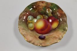 A SMALL WORCESTER FRUIT FOOTED DISH