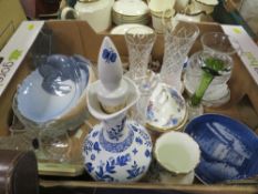 A TRAY OF ASSORTED CERAMICS AND GLASS TO INCLUDE A ROYAL COPENHAGEN LOBSTER DISH AND ORREFORS