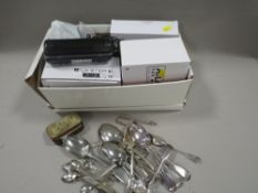 A TRAY OF ASSORTED COLLECTABLES TO INCLUDE SILVER PLATED FLATWARE