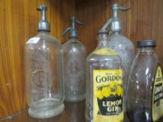 A COLLECTION OF VINTAGE BOTTLES TO INCLUDE A CATER MINERAL WATER OF OSWESTRY SODA SYPHON