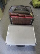 A SMALL QUANTITY OF VINTAGE LUGGAGE TO INCLUDE A BROWN LEATHER ITALIAN CARRY BAG
