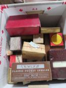 A SELECTION OF VINTAGE MEDICAL EQUIPMENT TO INCLUDE SEVERAL BOXED EXAMPLES