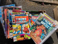 Tray of approx. 90 vintage comics mainly Marvel and DC