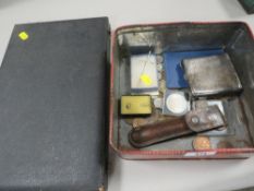 A TRAY OF COLLECTABLES TO INCLUDE A HALLMARKED SILVER CIGARETTE CASE , COINS ETC
