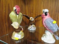 A BESWICK WOODPECKER TOGETHER WITH A BESWICK BALD EAGLE AND COCKATOO A/F (3)
