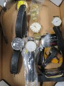 A TRAY OF ASSORTED WRIST WATCHES