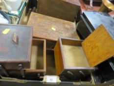 A TRAY OF TREEN TO INCLUDE A CARVED JEWELLERY BOX AND AN EXPANDABLE SEWING BOX