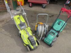 TWO ELECTRIC MOWERS COMPRISING A RYOBI AND A QUALCAST, TOGETHER WITH A HOZELOCK HOSE PIPE AND REEL