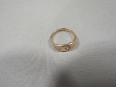 AN ANTIQUE 15ct GOLD RING SET WITH SINGLE DIAMOND, SIZE N HALLMARKED CHESTER 1891