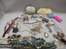 A TUB OF ASSORTED JEWELLERY