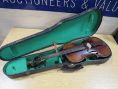 AN ANTIQUE VIOLIN IN LEATHERETTE CASE
